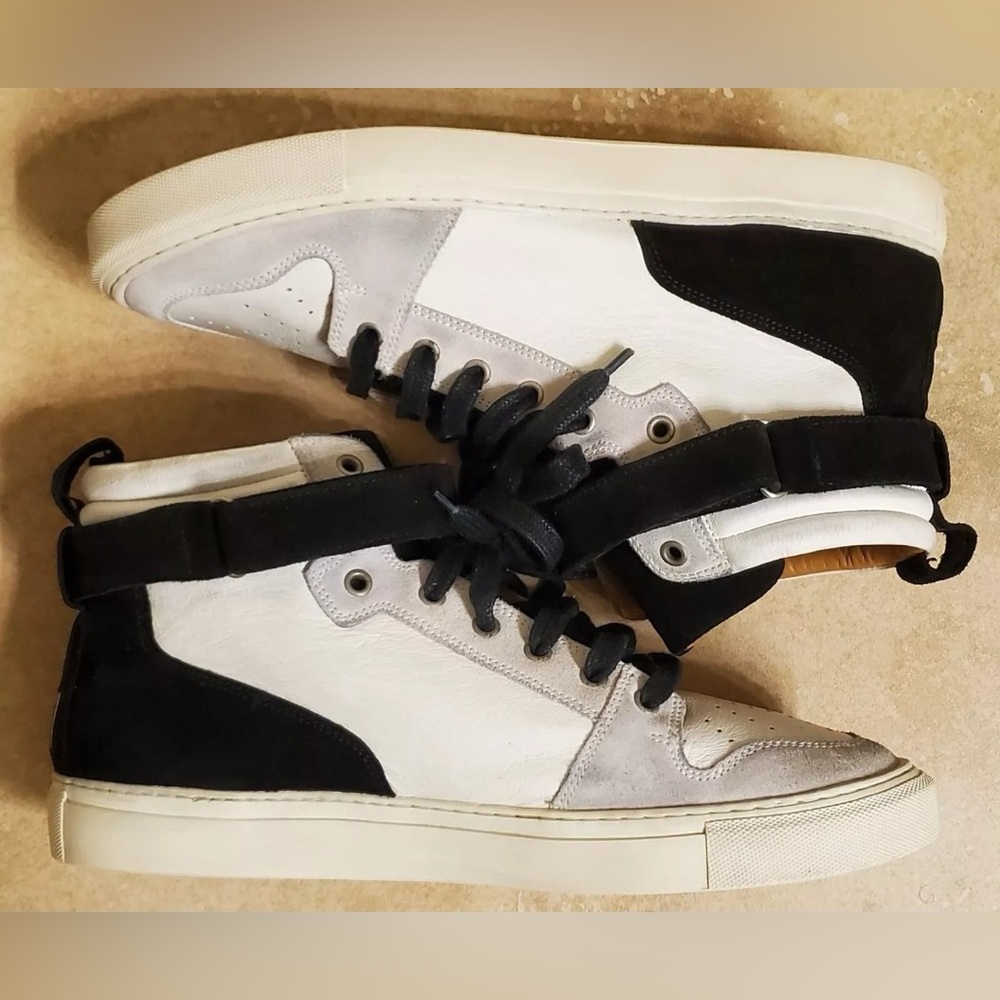 Used without box Ami mens sneakers size 46. Thin insoles.